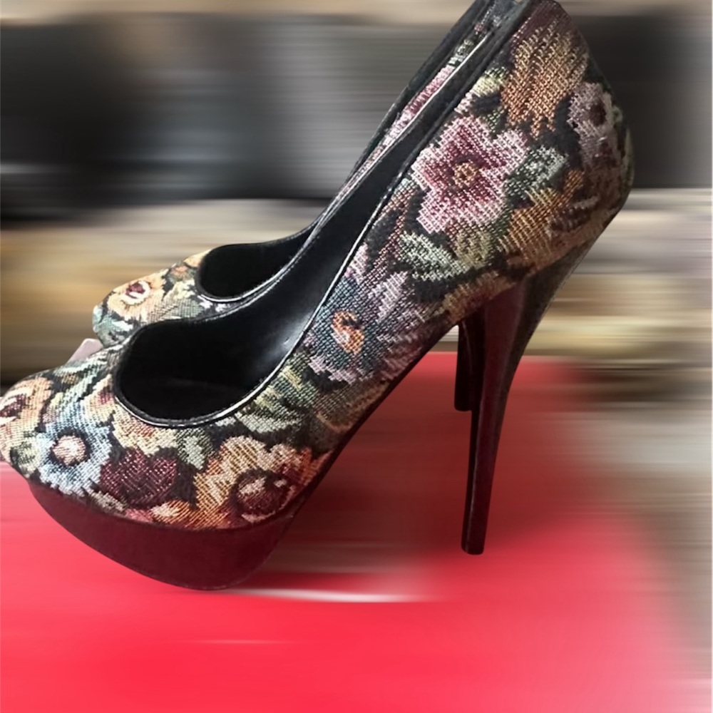 Speed Limit 98 Multicolor Floral Heels